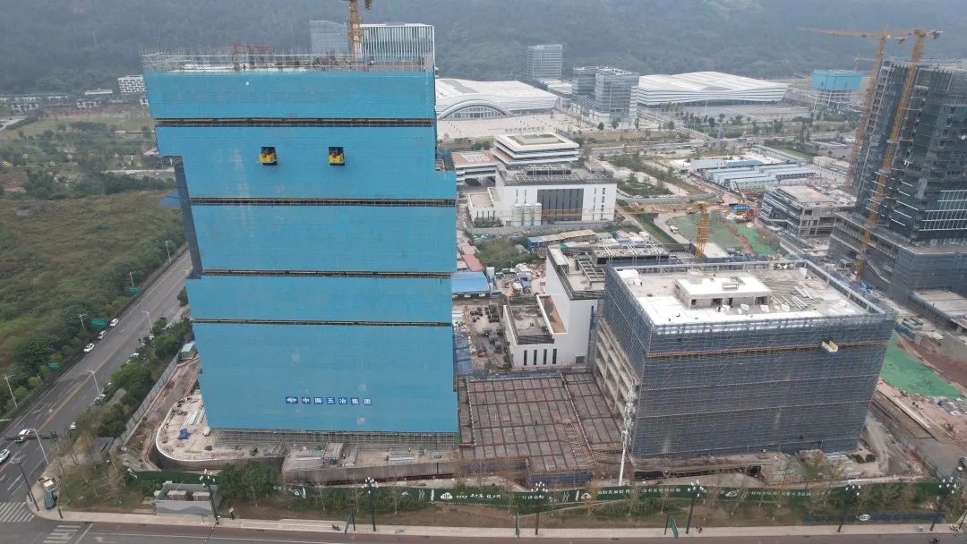 长江上游区域大数据中心项目（二期）工程主体结构顺利封顶